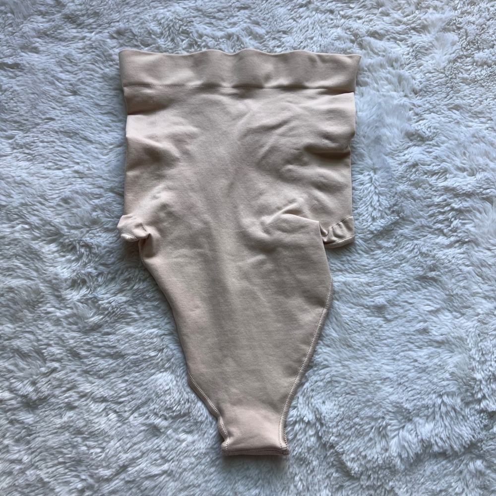 SKIMS Sculpting Thong Mid Waist Sand Beige Shapewear Size Small Seamless NEW